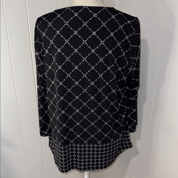 Liz Claiborne Black and White Patterned Blouse - Picture 4 of 5